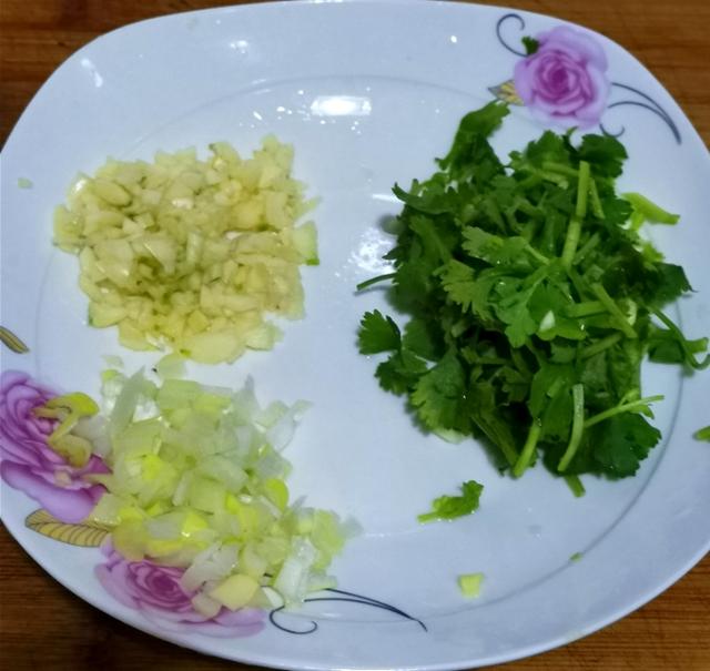 毛豆米怎么做好吃，五香毛豆米怎么炒好吃（毛豆别光用来炒着吃了）