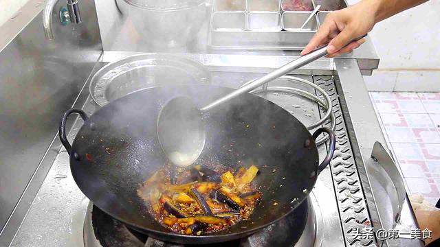 正宗鱼香茄子的做法步骤，鱼香汁的比例1:2:3:4:5（厨师长教你正宗鱼香茄子做法）