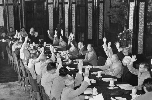 第一部宪法颁布于哪一年，中华人民共和国第一部宪法是哪一年制定的（百年瞬间丨新中国第一部宪法的起草与颁布）