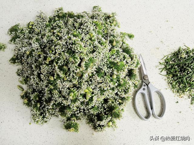 韭菜花酱怎么吃，韭菜花的做法 自制韭菜花酱（每年我都要用它做几瓶酱）