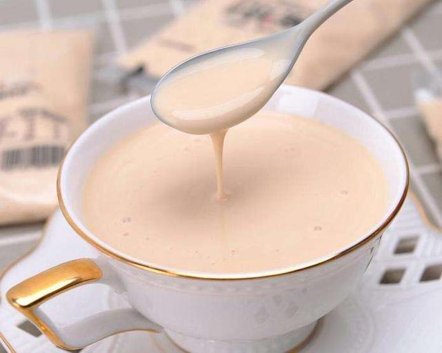 晚上喝酸奶能不能减肥，晚上吃酸奶能减肥吗（营养师：早喝补充蛋白质）