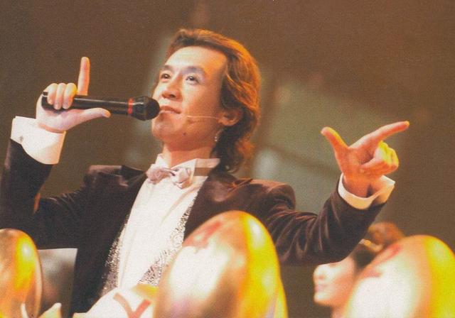 哈文的父亲到底是谁，哈文父亲资料（口吃、失声、进央视、怼台长）