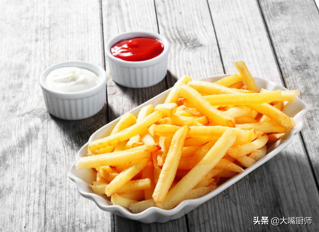 自制薯条制作方式，自己制作薯条的方法（厨师长教你炸薯条）