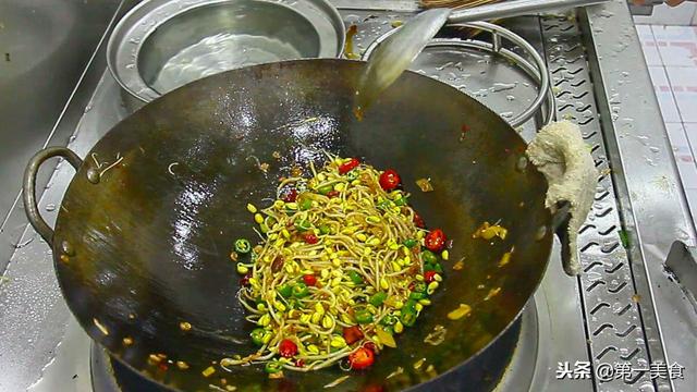 黄豆芽的家常做法，黄豆芽的十种家常做法（厨师长炒个黄豆芽）