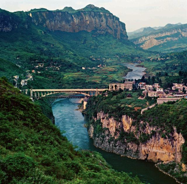 乌江道上古诗李白，乌江道上古诗李白没铁（乌江道上古诗李白赏析）