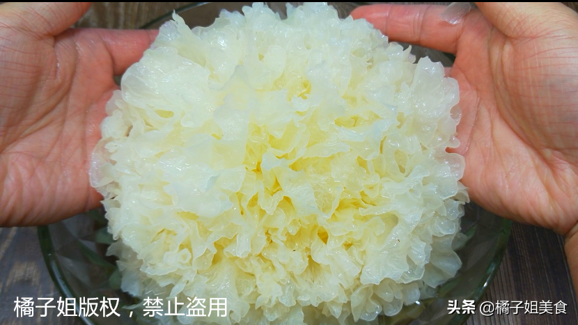 图片[2]-【凉拌银耳】做法步骤图 简单又快捷 比煮粥好吃-起舞食谱网