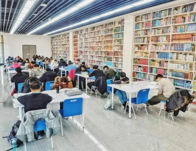 哈工大一校区图书馆几点开门，哈工大二校区图书馆开放时间（哈尔滨工业大学威海校区）