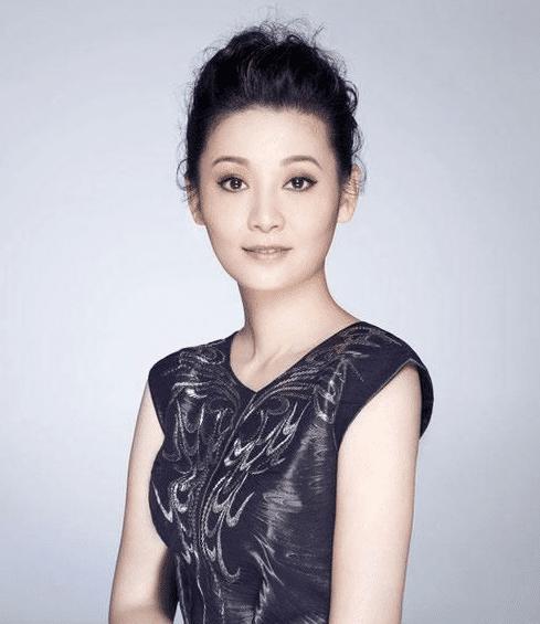 徐帆是怎么认识冯小刚的，为何嫁给了二婚的冯小刚