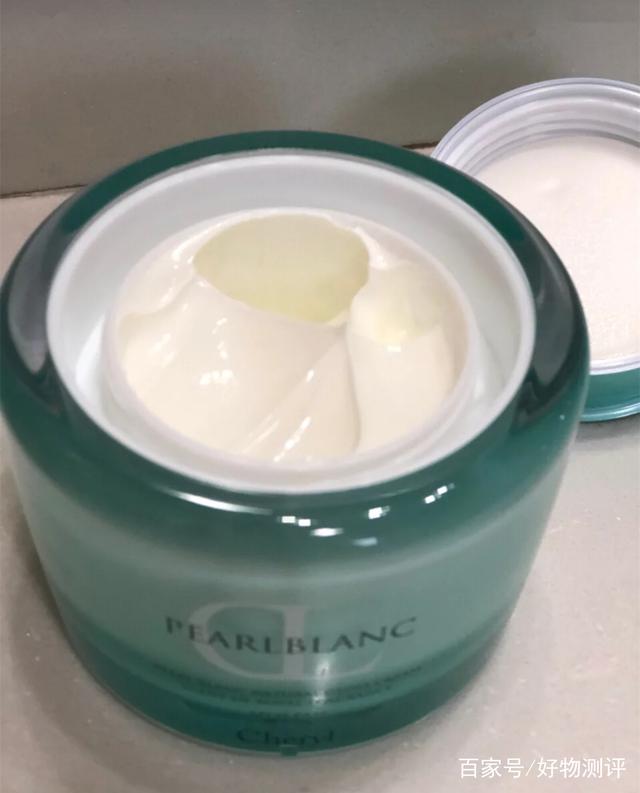 阿古屋素颜霜白色和绿色的区别是什么，阿古屋珍珠素颜霜绿色和白色（一分钟就能美美出门的素颜霜~）