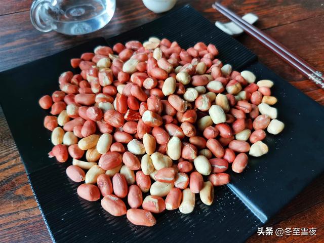 花生米怎么炒又香又脆，怎么炒花生米又香又脆又甜（炒花生不一样的做法）