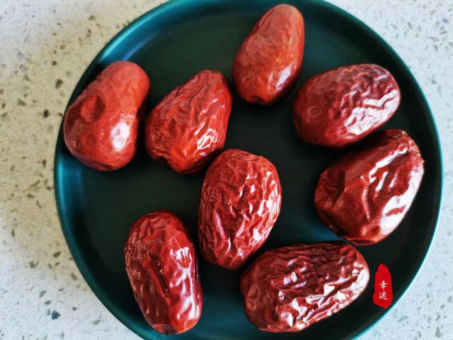 简单枣花卷做法，简单枣花卷做法教程（就是厨房小白也能制作出来）