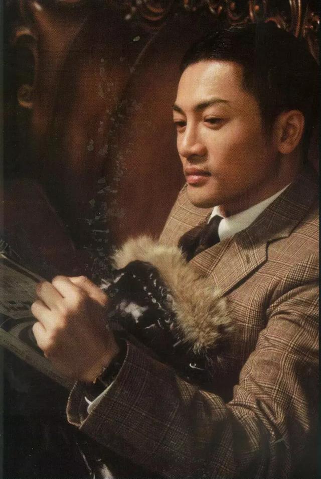 小虎队成员现状：苏有朋翻红吴奇隆当爸，他沦落到穿奇装异服演出