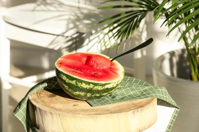 西瓜晚上吃发胖吗，越吃越瘦的10种水果（掌握这4个诀窍就能大胆吃）