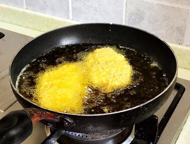 猪排盖饭怎么做，猪排盖饭怎么做好吃又简单（好吃到没话说的猪排盖浇饭）