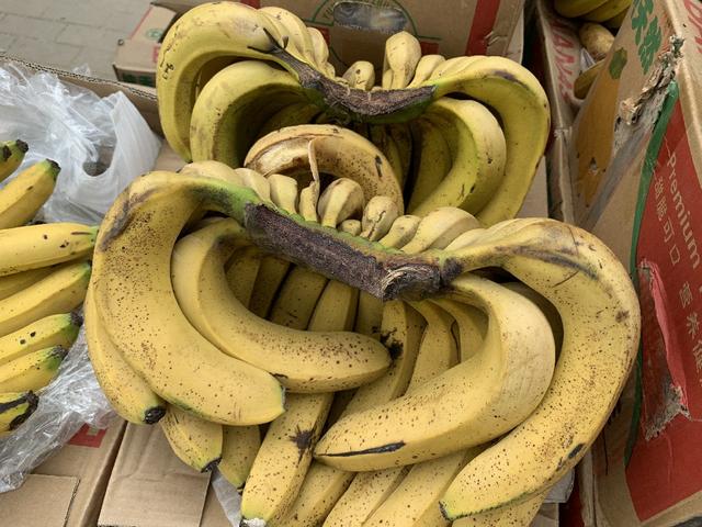 芝麻香蕉和普通香蕉有什么不同,香芽蕉和芝麻蕉的区别(不管大小专挑"