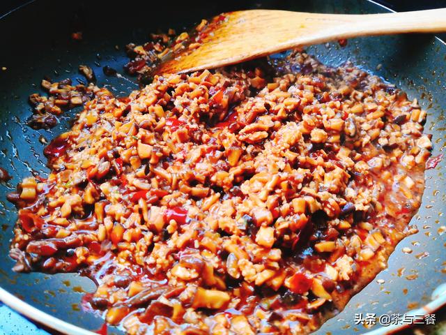 蘑菇酱最正宗的做法，蘑菇酱怎么做（拌面、夹馍、下饭）