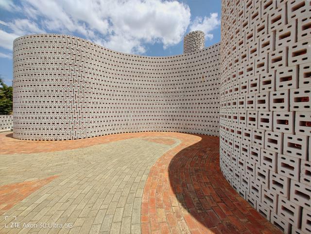 手机拍月亮参数，能拍月亮的手机有哪些（用手机这样拍出高级感创意月亮照片）