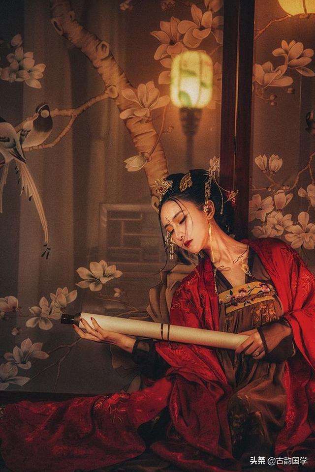 桃花的唯美的诗句，200句桃花诗词