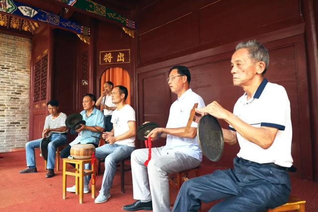 学吹唢呐最快的方法，怎样快速学会吹唢呐（在信丰传了四代人的唢呐）