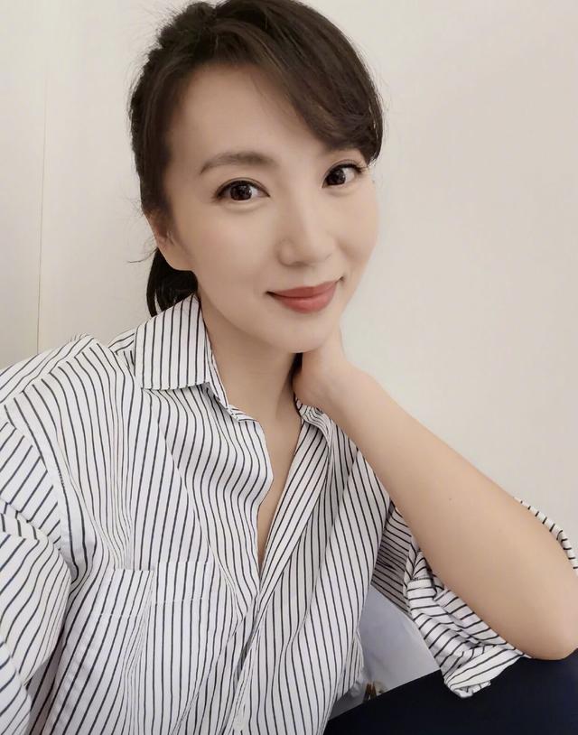 42岁陈好时隔6年重返荧幕！双马尾造型清纯，首次与黄晓明演夫妻