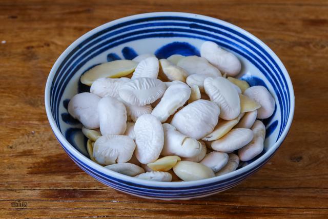 什么炖猪蹄汤好吃又大补，猪蹄别再红烧了