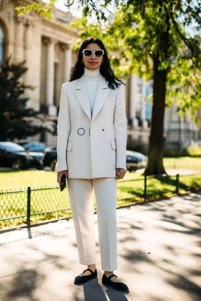 玛丽珍鞋是什么意思，洛丽塔是什么意思（现在是“玛丽珍鞋”的时代）