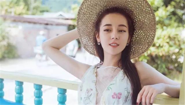 郑爽的简介，郑爽简介和资料大全（她爸和她一起改姓）