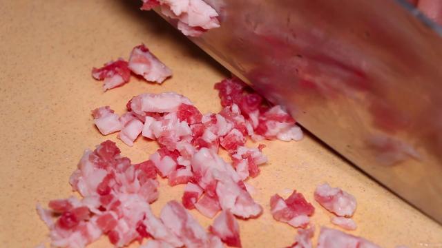 蒜苔炒肉末的正宗做法，分享个肉末炒蒜薹的家常做法