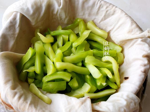 莴笋怎么腌制好吃，如何腌制酱莴笋（清脆爽口的开胃小菜）