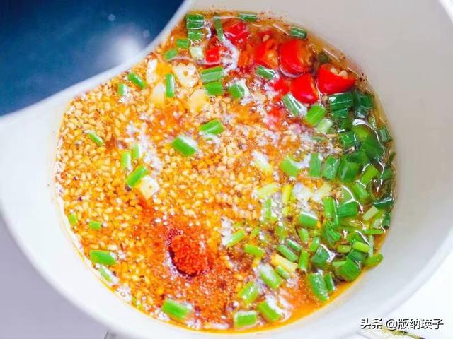 正宗的香辣鸡做法和配料，最正宗的，酱汁调配很重要