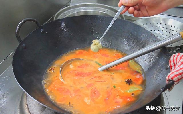 西红柿炖牛腩的做法，砂锅西红柿炖牛腩的做法（大厨做了道番茄炖牛腩）