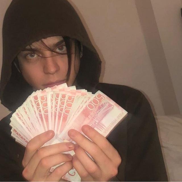 【优质/男】左灯右行，微信头像，【优质/男】左灯右行（我爱你有种左灯右行的冲突）