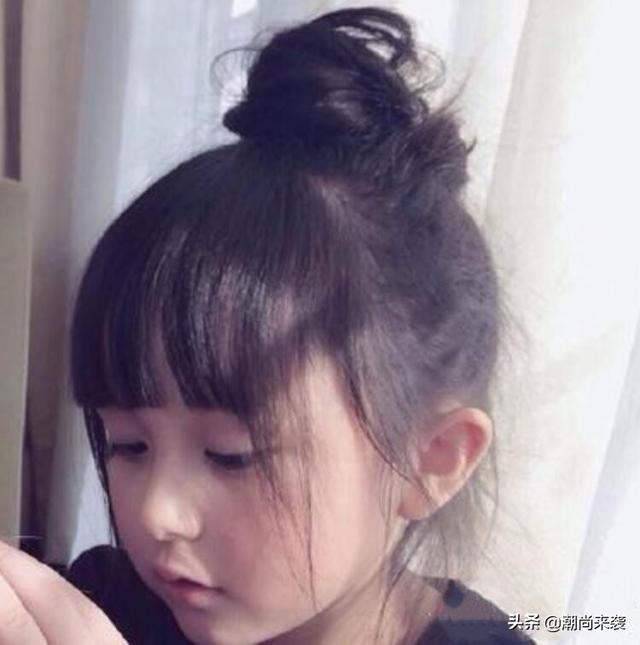 新手最简单的儿童编发，儿童编发简单又好看（宝宝头发怎么扎好看又简单）