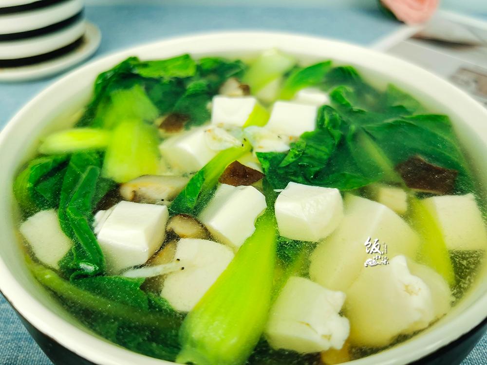 怎样做美味的香菇青菜豆腐汤，青菜香菇豆腐汤怎么做（为啥饭店做的青菜豆腐汤都那么好喝）