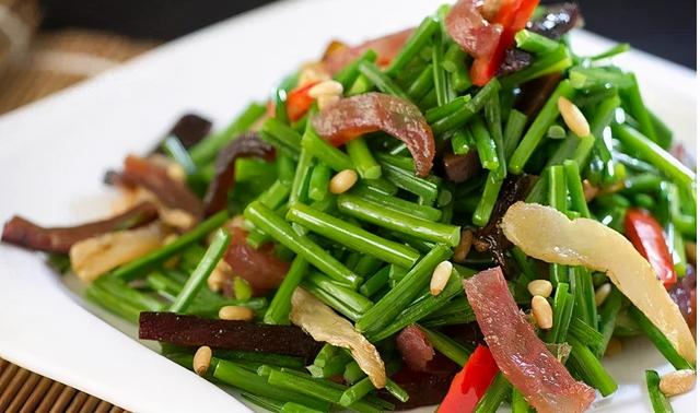 红烧培根金针菇的做法，烧烤培根金针菇的做法（每次做家人都说很好吃）