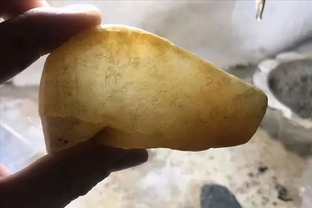 大马坎水石翡翠有什么特点，大马坎是不是好翡翠（经过雕琢过后其身价竟直直翻倍）