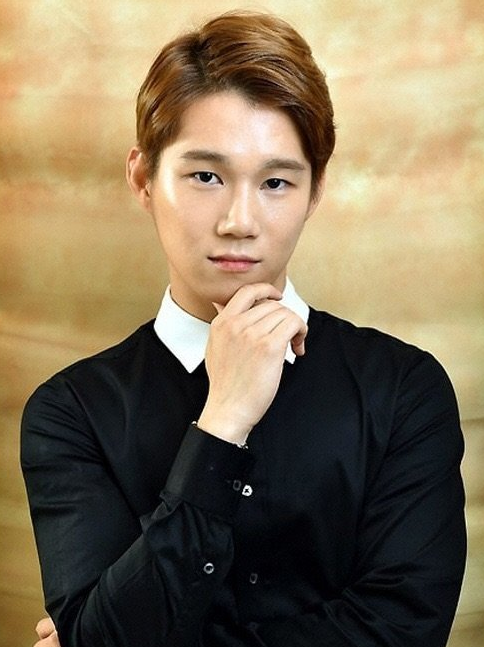 grf战队张极为什么叫格里芬，张极格里芬是哪一期物料（英雄联盟：GRF喂选手剩饭吃）