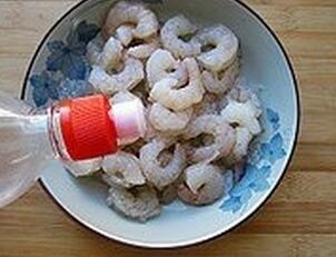 圖片[2]-【三色蝦仁】做法步驟圖 孩子常吃長高個 抵抗力好-起舞食譜網