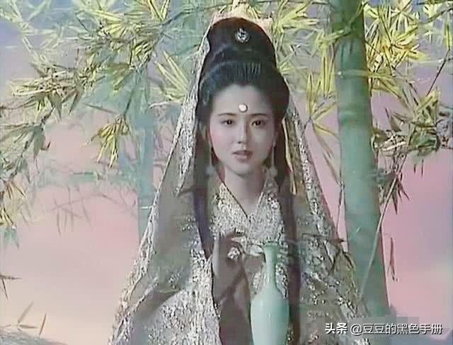 刘涛赞林心如版观音很虔诚，19版观音对比：有的像过家家