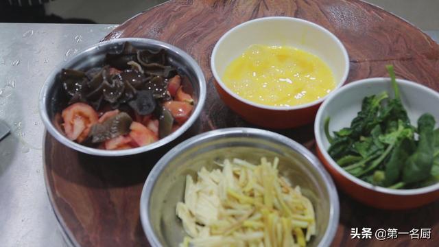 酸辣鸡蛋汤的做法，鸡蛋酸辣汤的家常做法（看看大厨都用的啥配料）