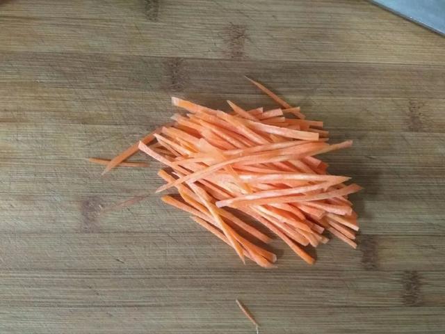 春饼这样做薄如蝉翼劲道又好吃，独家秘方1次能做30张
