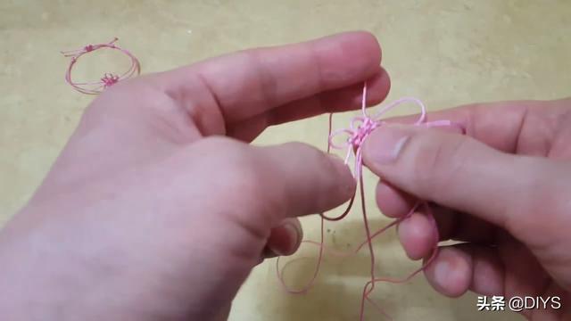 手链绳各种编织教程,漂亮花结手链的编制方法 手链绳各种编织教程,漂亮花结手链的编制方法