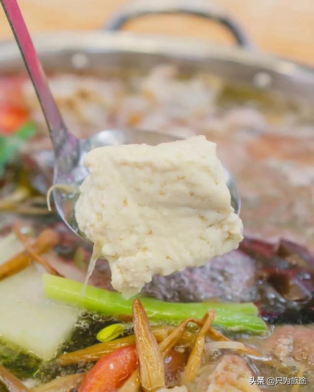 最新推出特色菜豆花，在露天坝坝开了20年的荤豆花