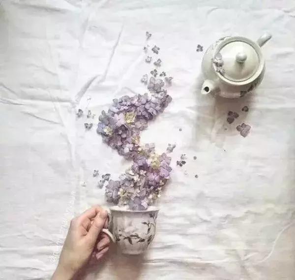  睡懒觉的幽默说说，形容睡懒觉的幽默句子（有点拽幽默，最适合做个性签名） 