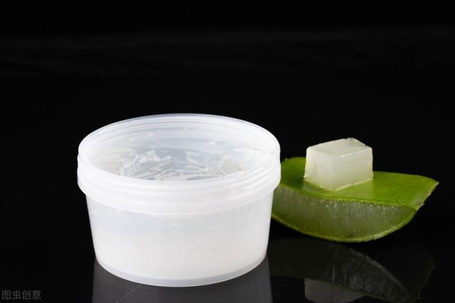 芦荟胶涂完了要洗掉吗，芦荟胶涂完了要洗掉吗祛痘吗（关于芦荟胶使用干货知识汇总）