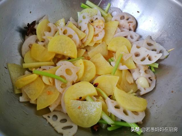 家常干锅虾的做法，干锅虾的做法 家常（自己在家做好吃又实惠）