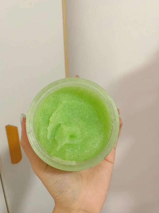 身体磨砂膏怎么用，乳木果身体磨砂膏怎么用（正确使用磨砂膏来啦）