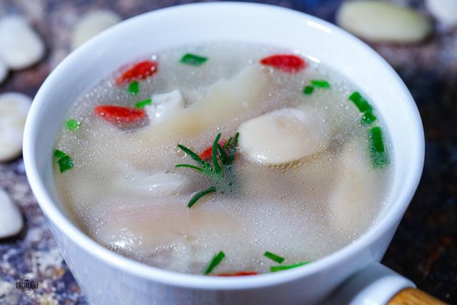 什么炖猪蹄汤好吃又大补，猪蹄别再红烧了