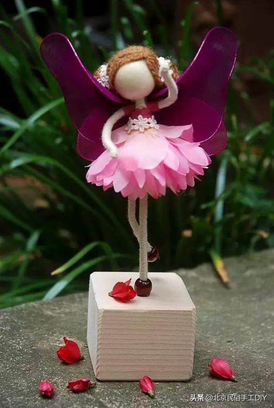 家里的假花怎么处理掉，室内有假花怎么办（一根铁丝一个球就能让她惊艳无比）