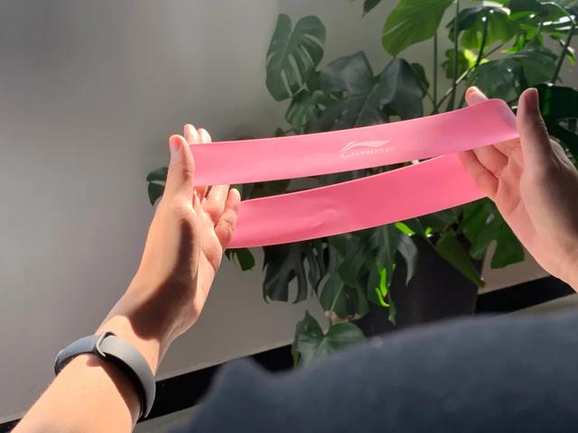 拉筋板使用方法，拉筋板使用方法图（低至16元的平价运动好物）